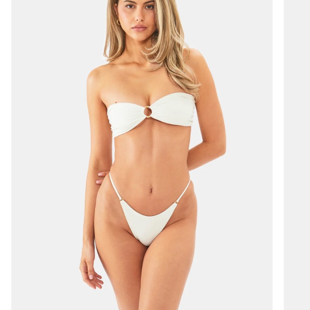 Nyud Isla White Bandeau Bikini Top